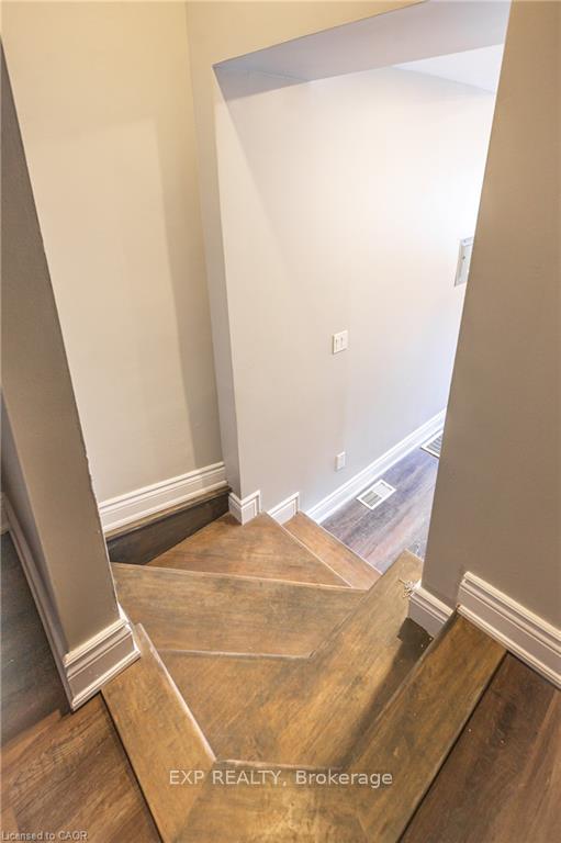 70-victoria-avenue-s-hamilton-ontario-x13815356