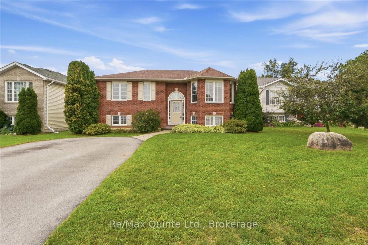 6-chisholm-square-belleville-ontario-x13815448