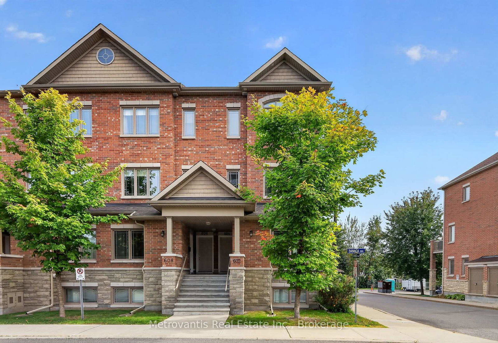 604-danaca-private-ottawa-ontario-x13815584