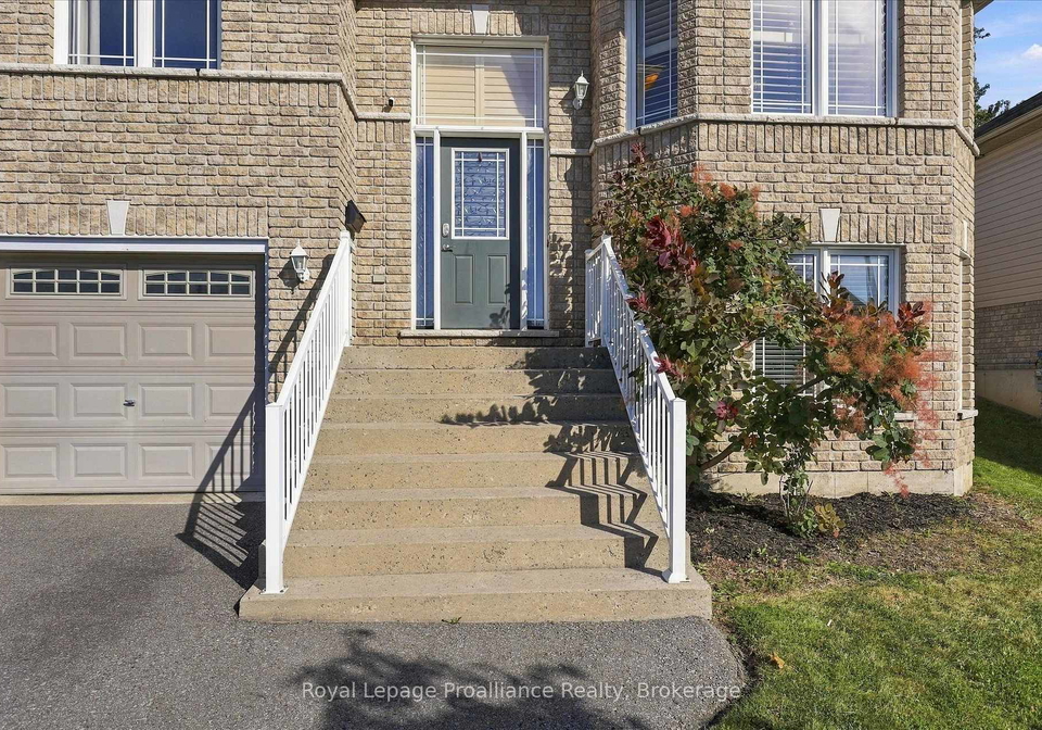 82-parcells-crescent-peterborough-ontario-x13815748