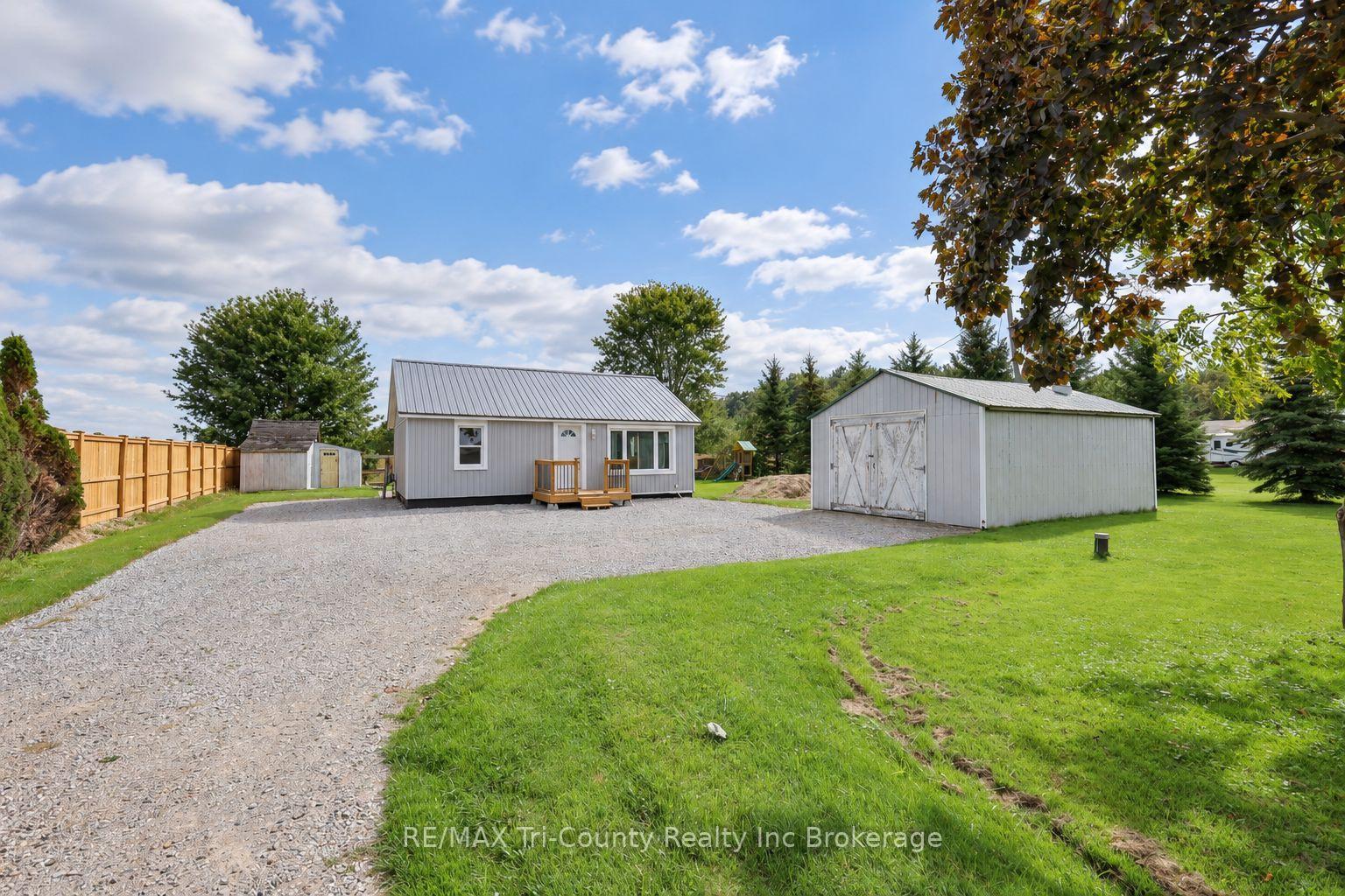 332532-plank-line-south-west-oxford-ontario-x13817278