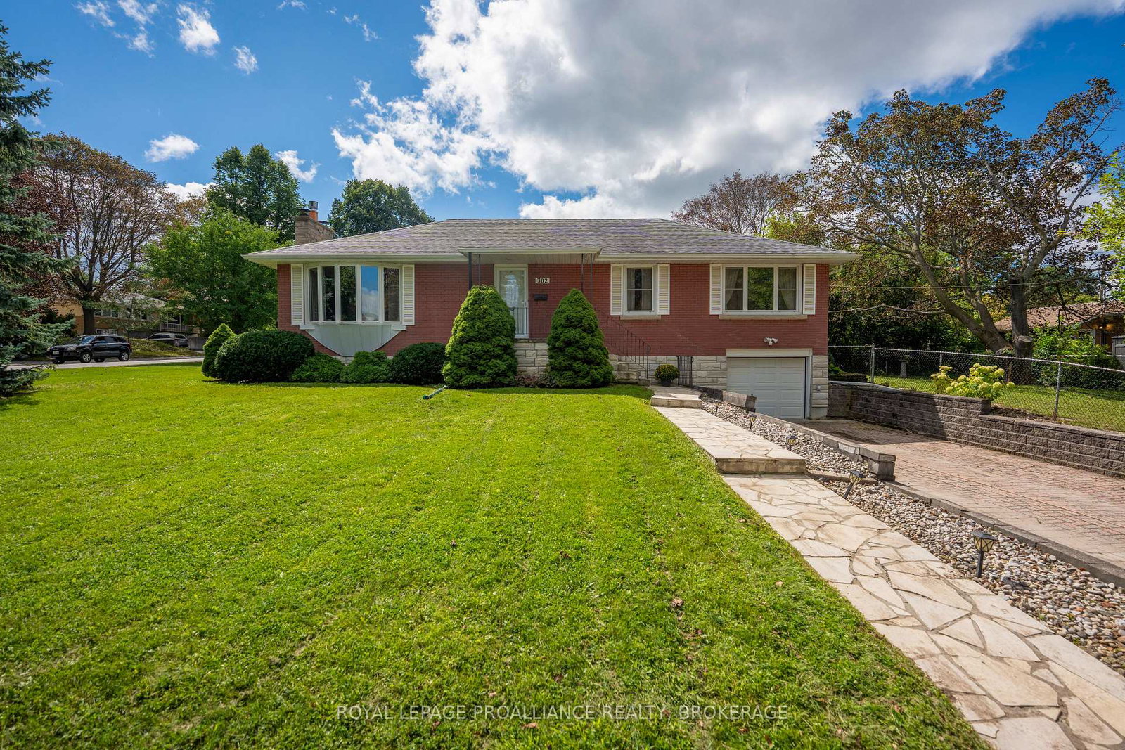 302-arrowhead-place-kingston-ontario-x13817520