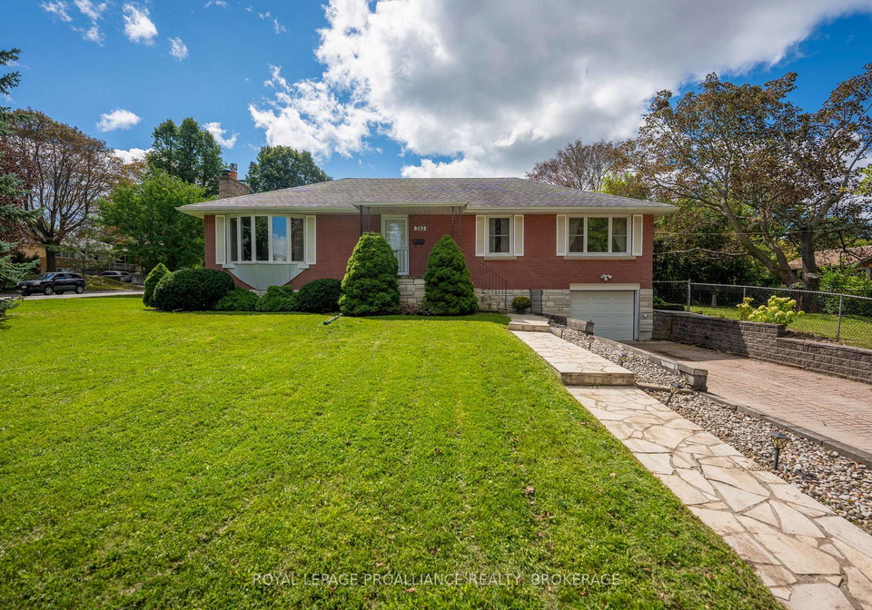 302-arrowhead-place-kingston-ontario-x13817520