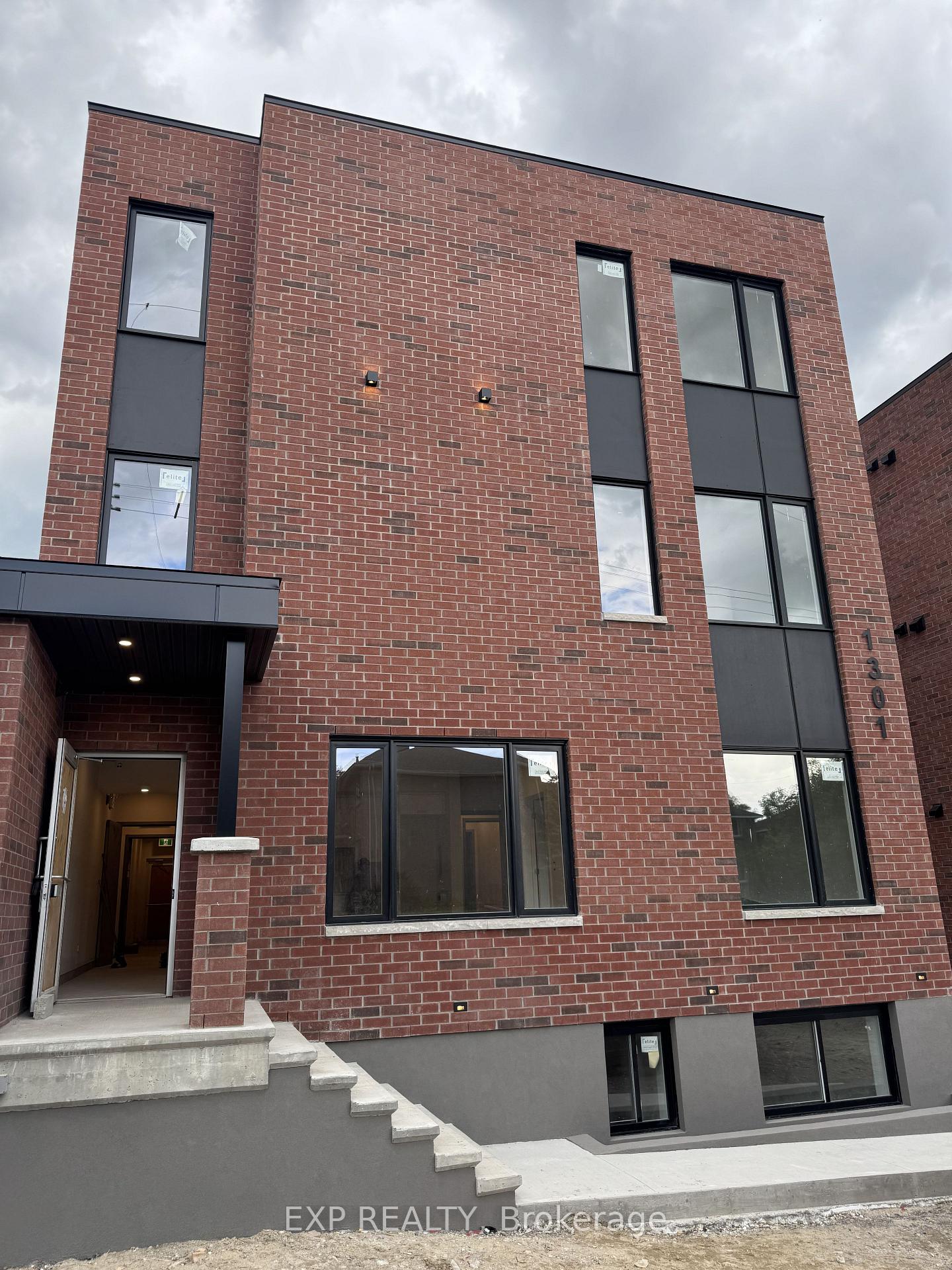 1301-dorchester-avenue-ottawa-ontario-x13818054