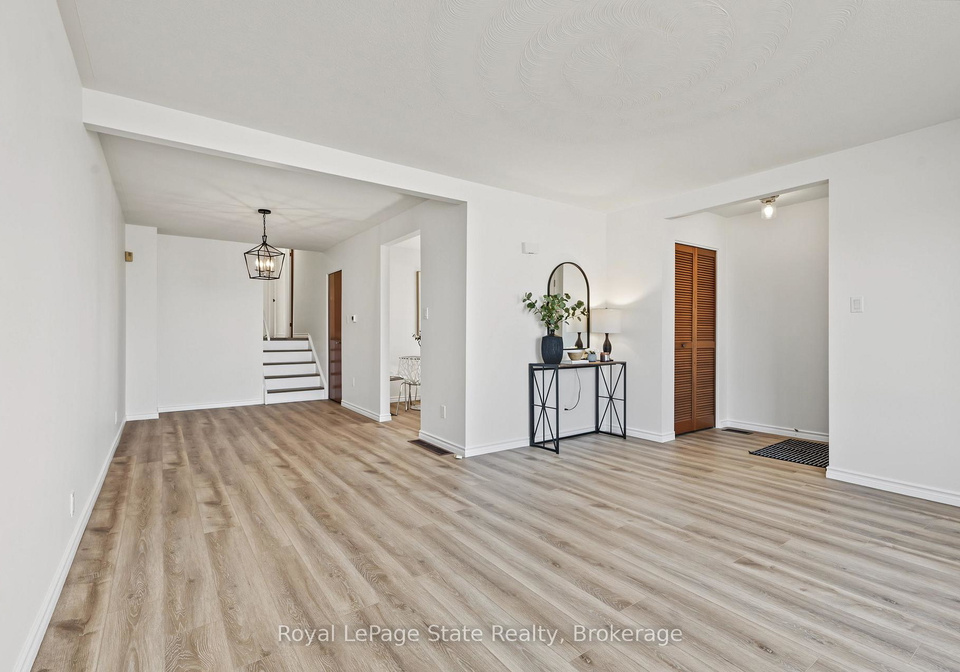 589-mohawk-road-w-hamilton-ontario-x13818828