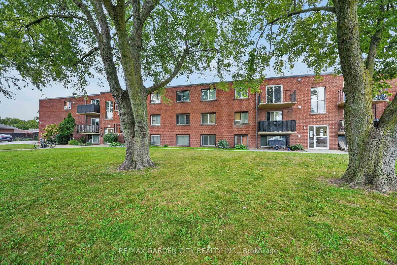 452-carlton-street-s-st-catharines-ontario-x13818976