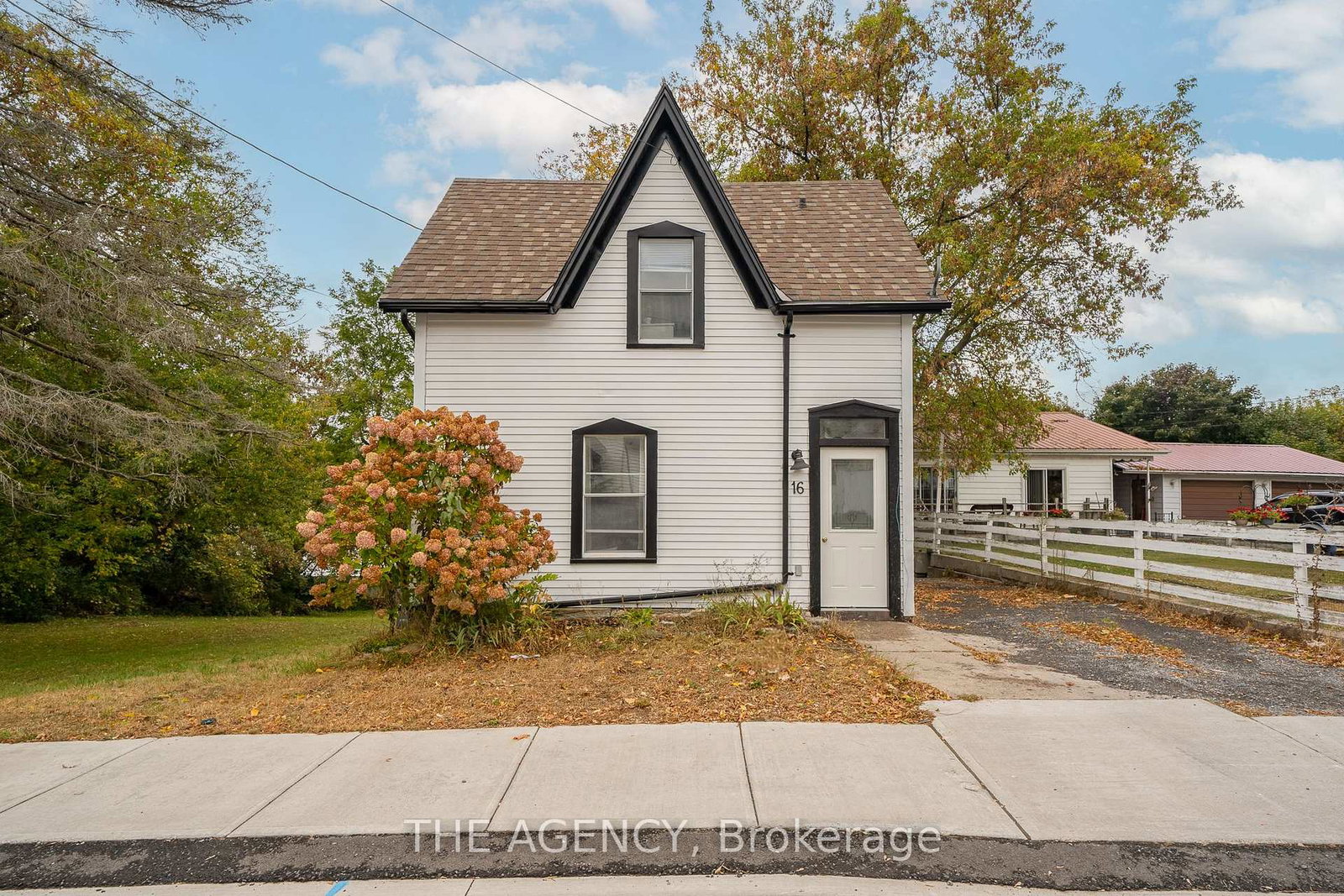 16-elks-street-prince-edward-county-ontario-x13819210