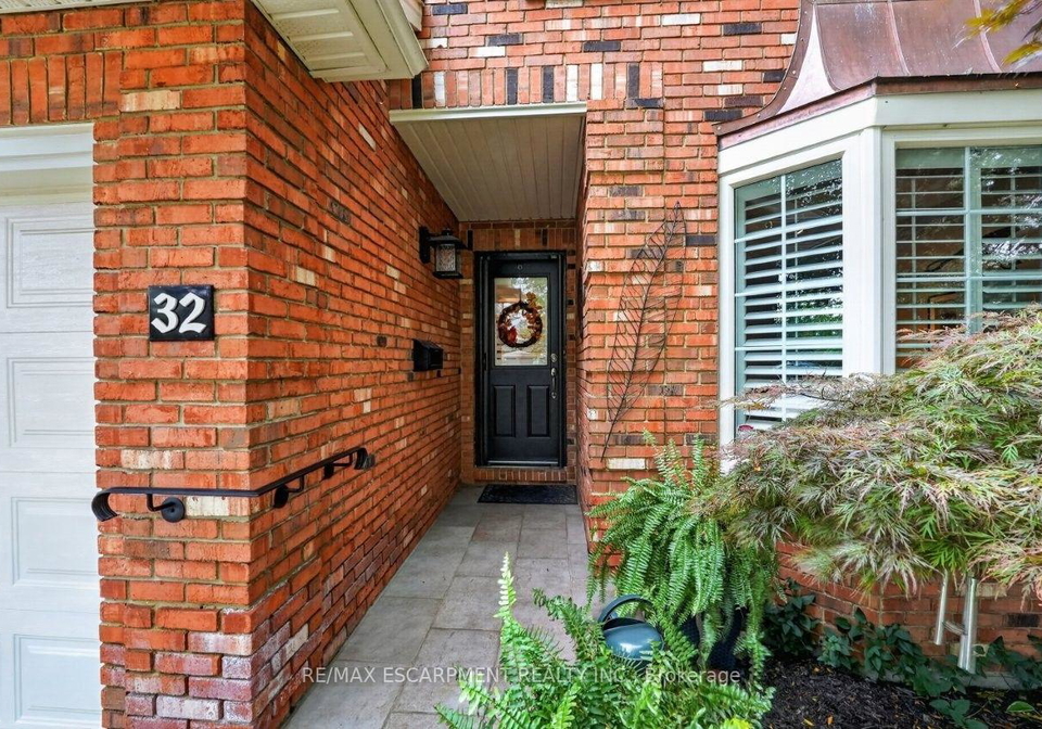 5-carn-castle-gate-st-catharines-ontario-x13819246