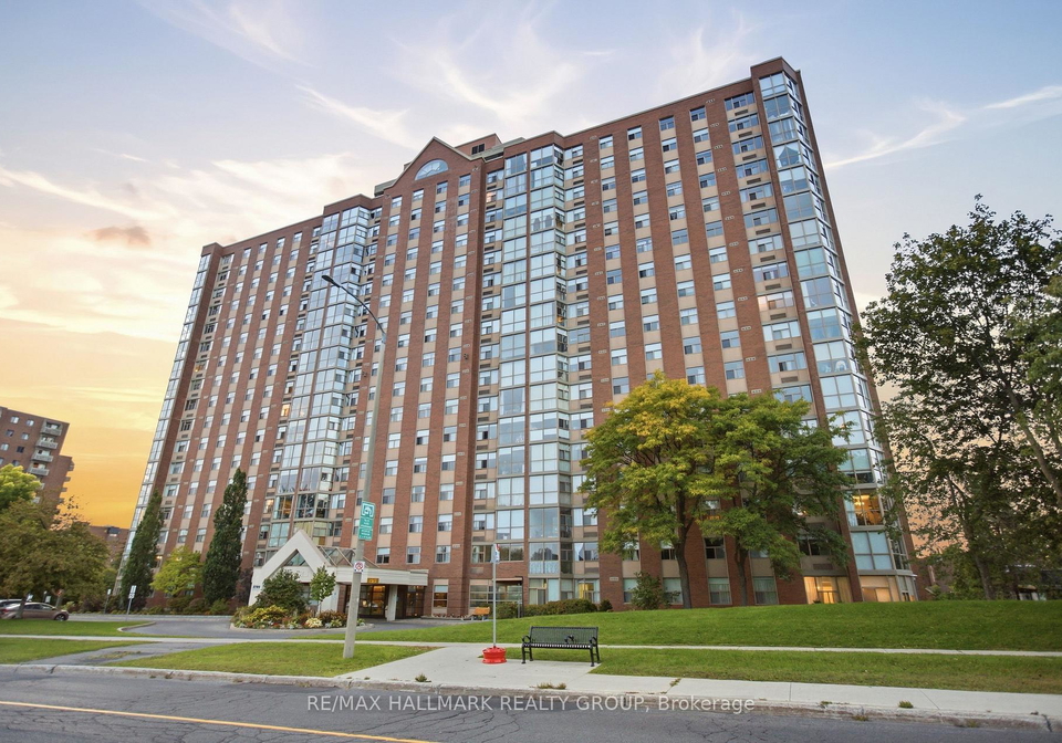2760-carousel-crescent-ottawa-ontario-x13819528