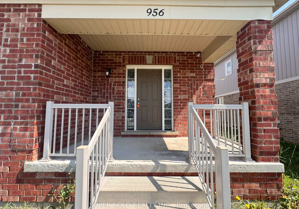 956-hannah-avenue-s-north-perth-ontario-x13819880
