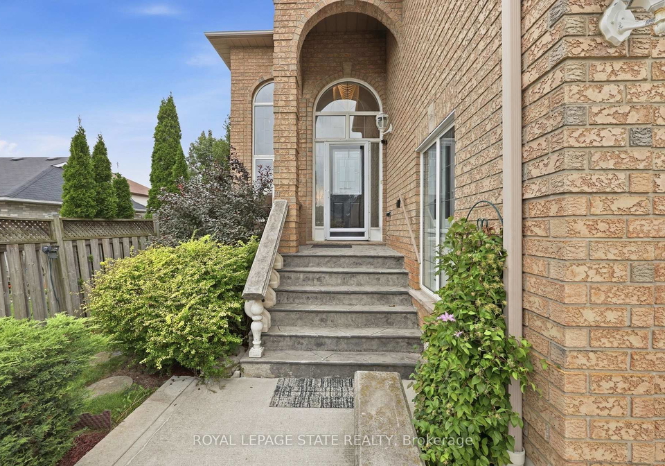 11-redtail-crescent-hamilton-ontario-x13821348