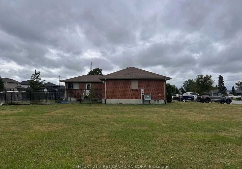 33374-richmond-street-lucan-biddulph-ontario-x13823714