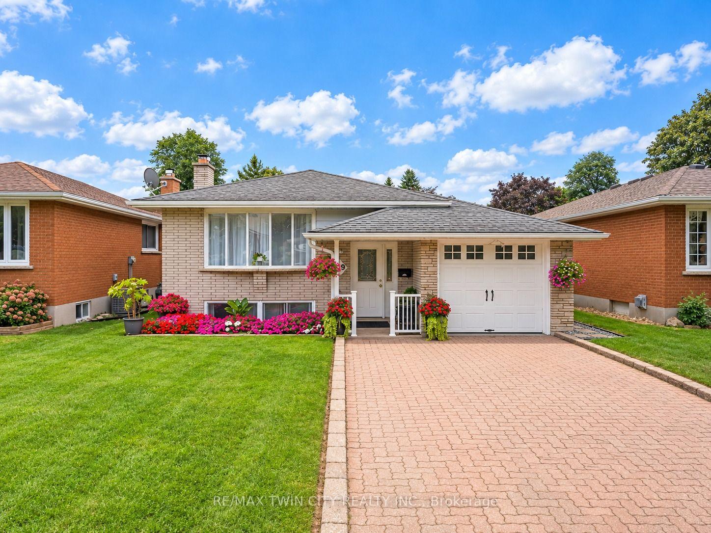 49-carnaby-crescent-kitchener-ontario-x13823782
