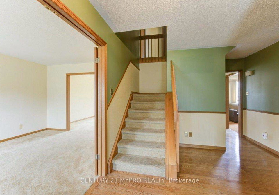 27-walmer-gardens-london-north-ontario-x13824084