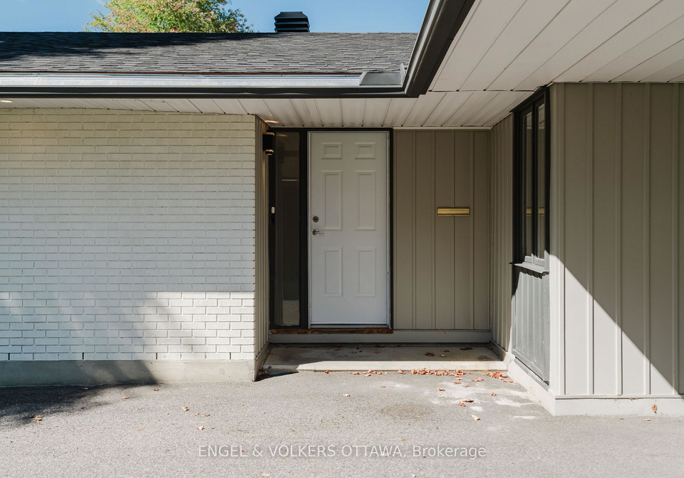 2995-cowan-crescent-ottawa-ontario-x13825376