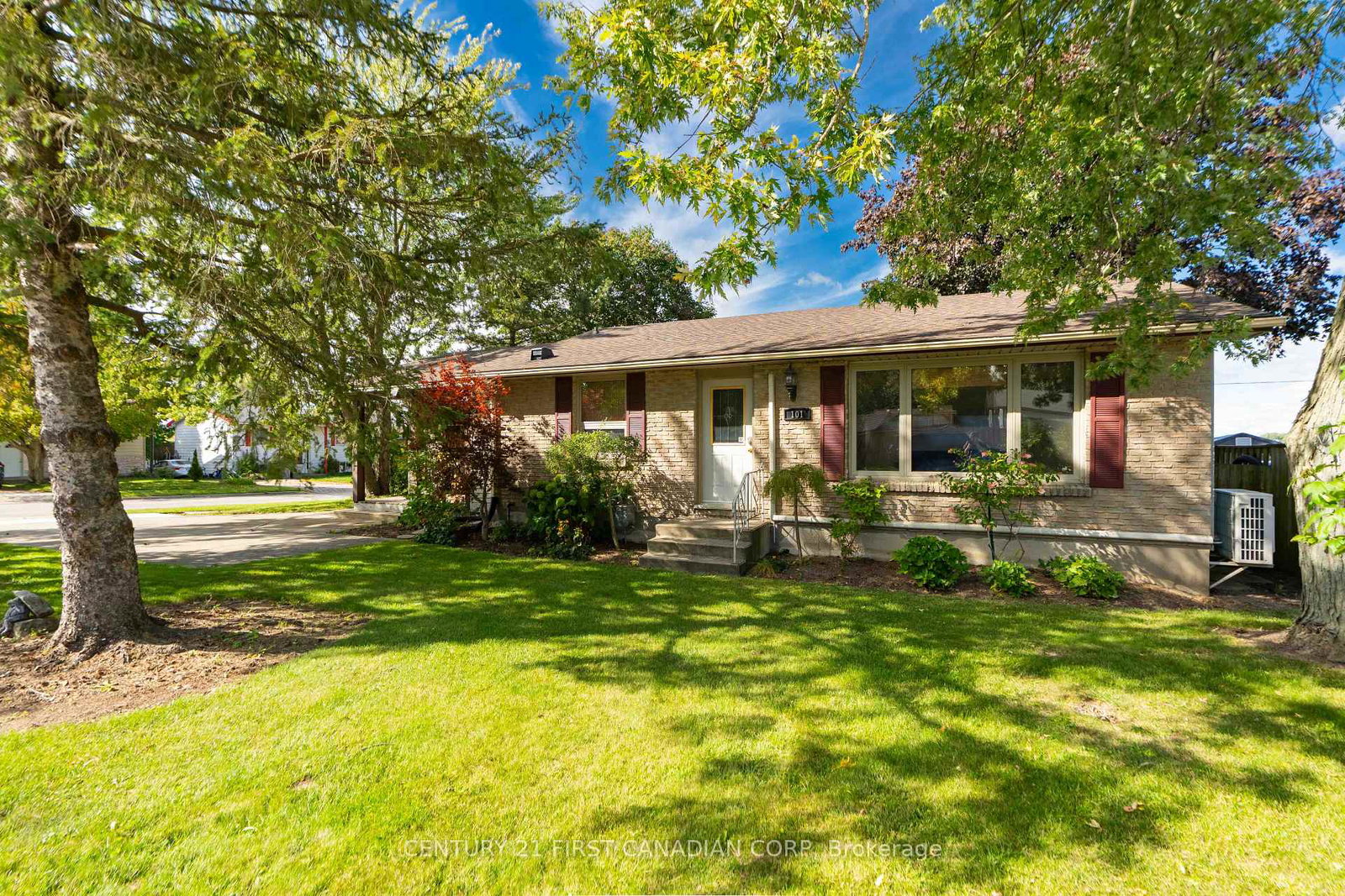 101-kleinfeldt-avenue-lucan-biddulph-ontario-x13826416