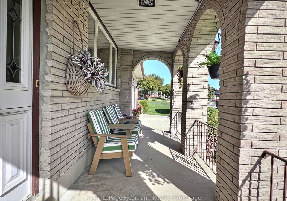 26-york-crescent-bluewater-ontario-x13827746