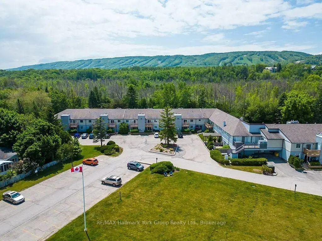 209472-26-highway-blue-mountains-ontario-x13828236