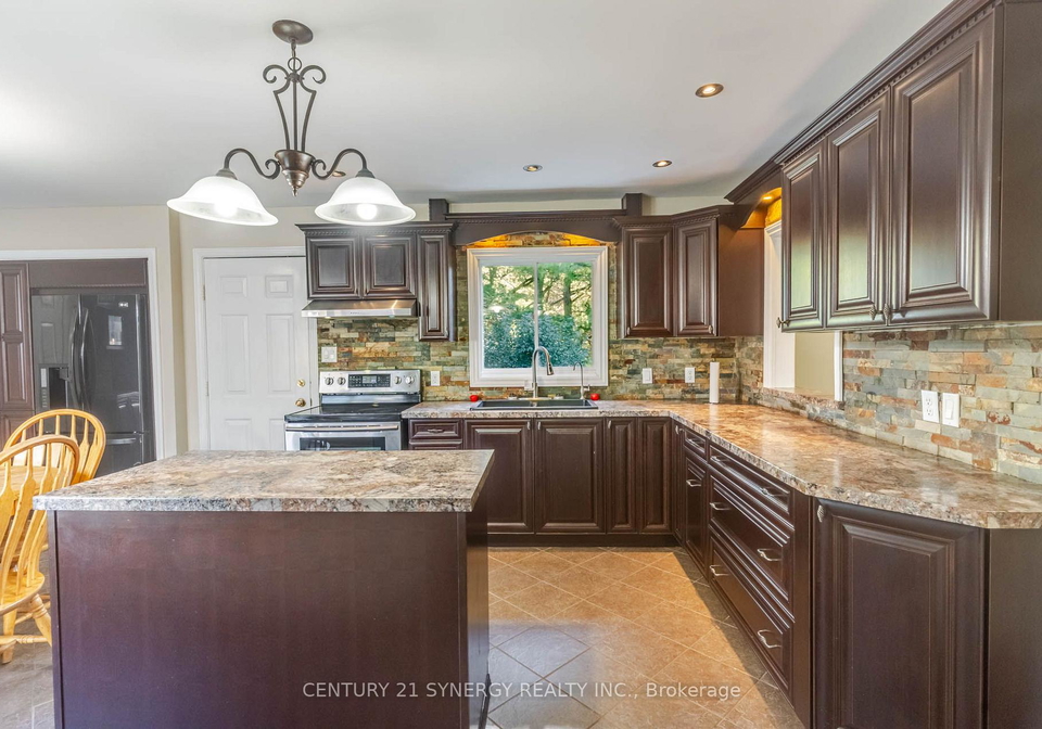 20-inverness-avenue-perth-ontario-x13828656