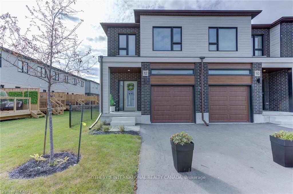 72-bur-oak-common-cambridge-ontario-x13829116