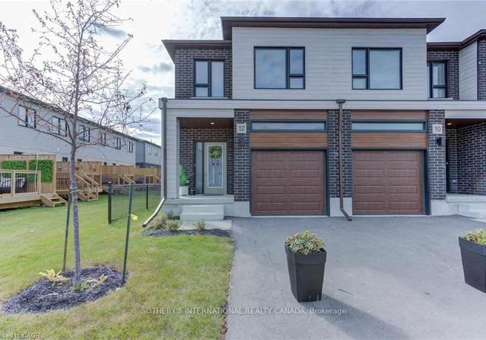 72-bur-oak-common-cambridge-ontario-x13829116