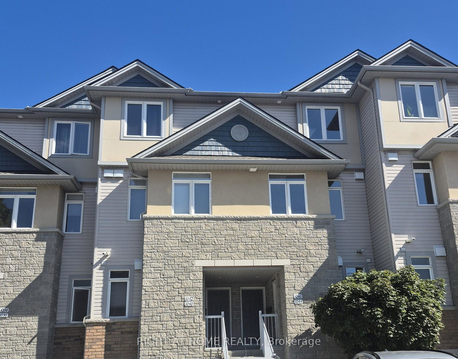 1046-redtail-private-ottawa-ontario-x13831338