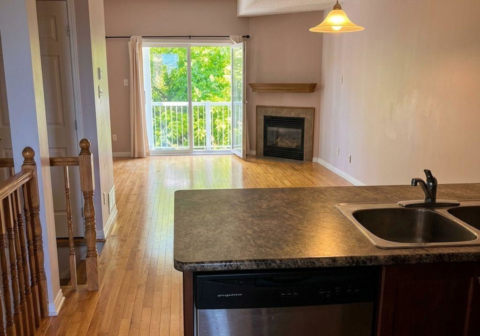 1046-redtail-private-ottawa-ontario-x13831338