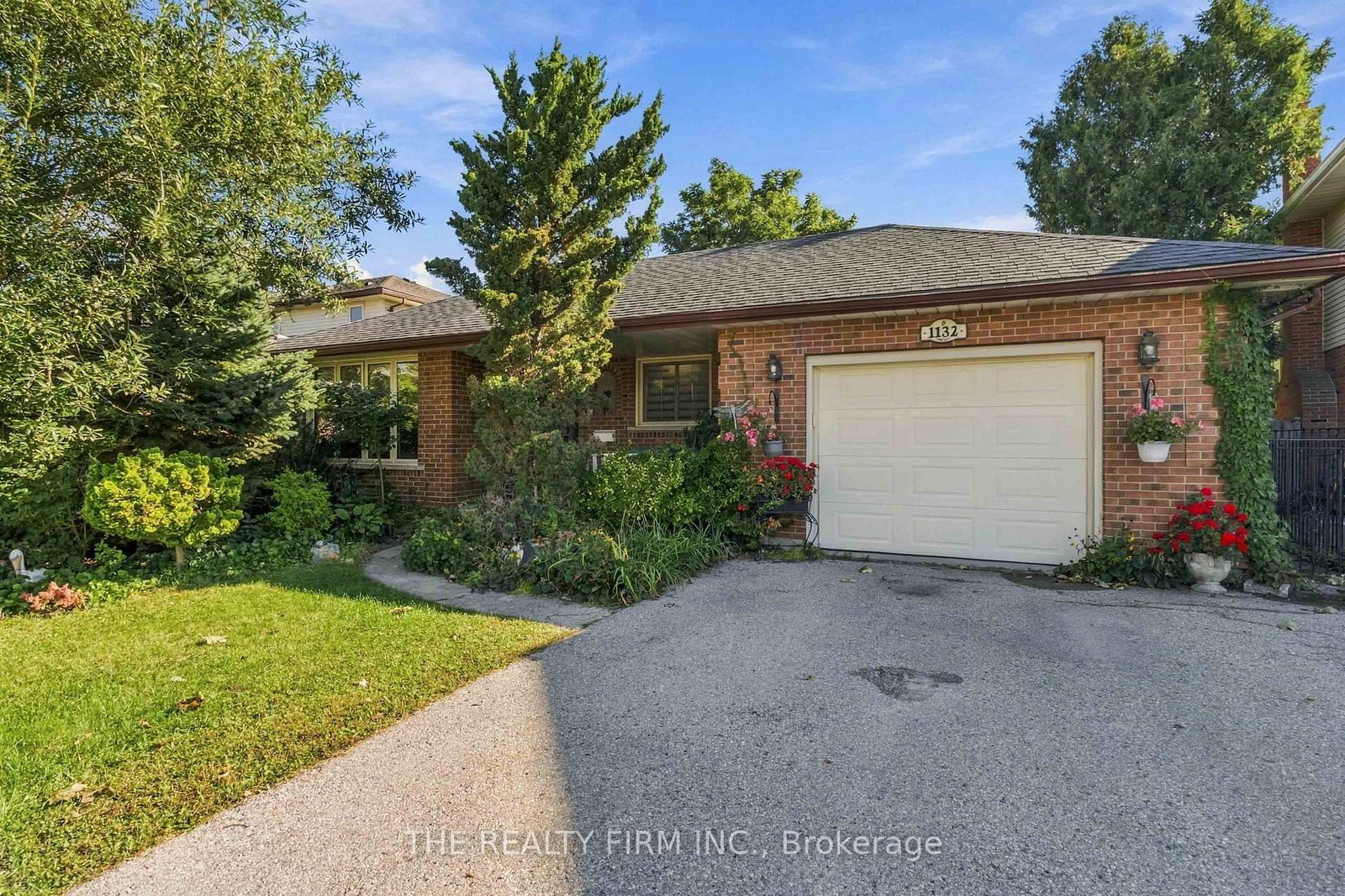 1132-iroquois-crescent-woodstock-ontario-x13835304