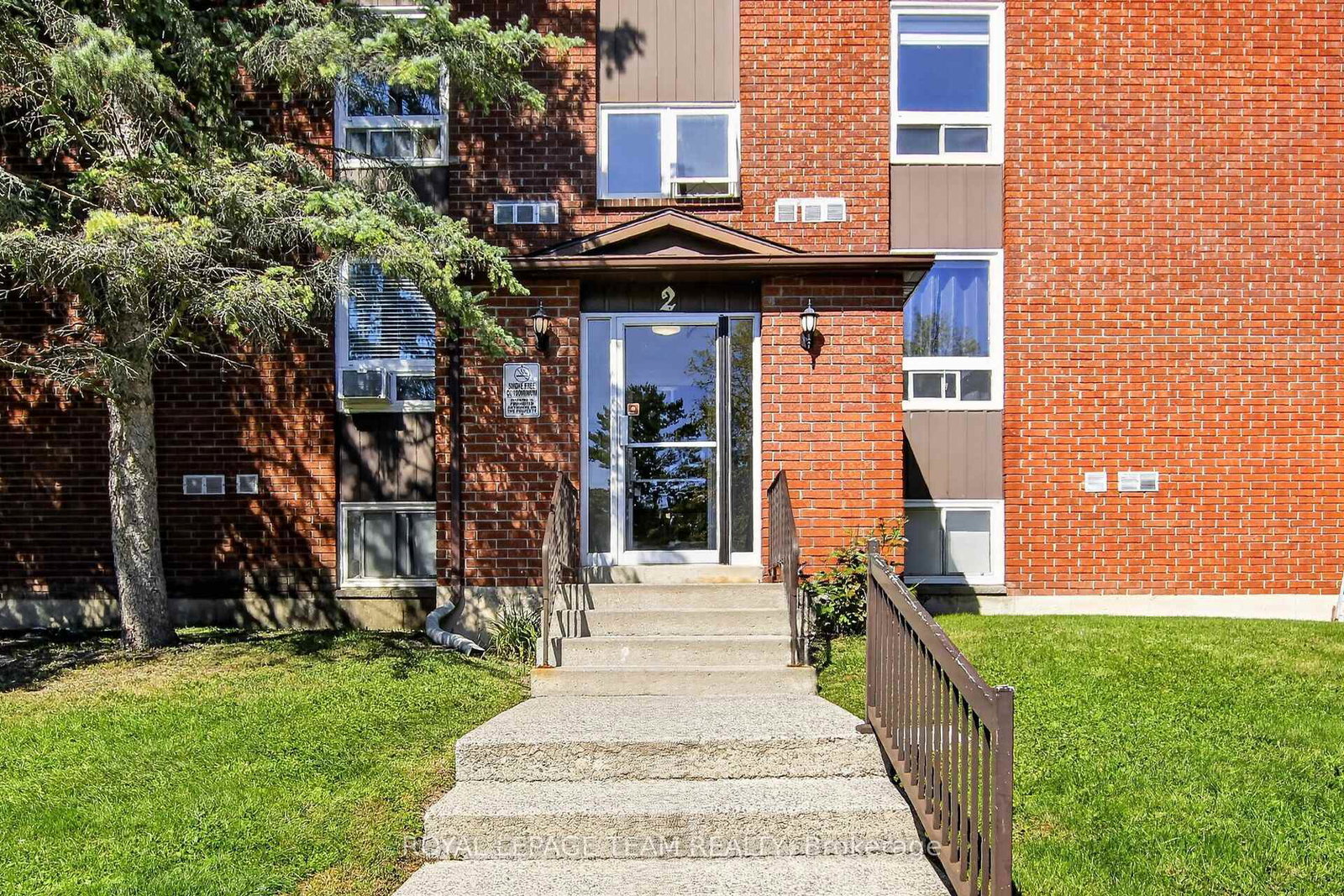 2-charlotte-place-brockville-ontario-x13835442