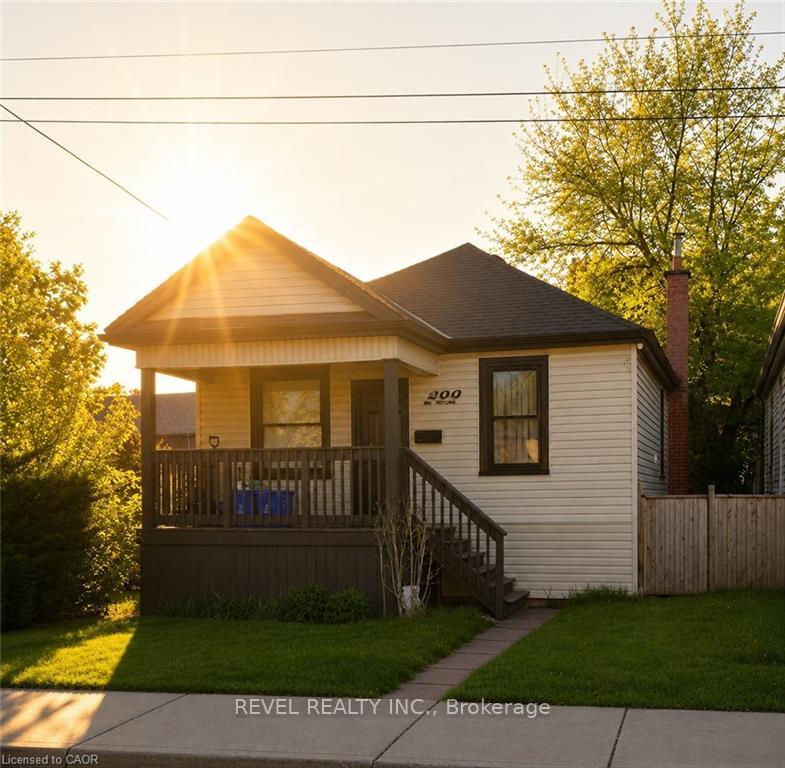 222-kensington-avenue-n-hamilton-ontario-x13835754