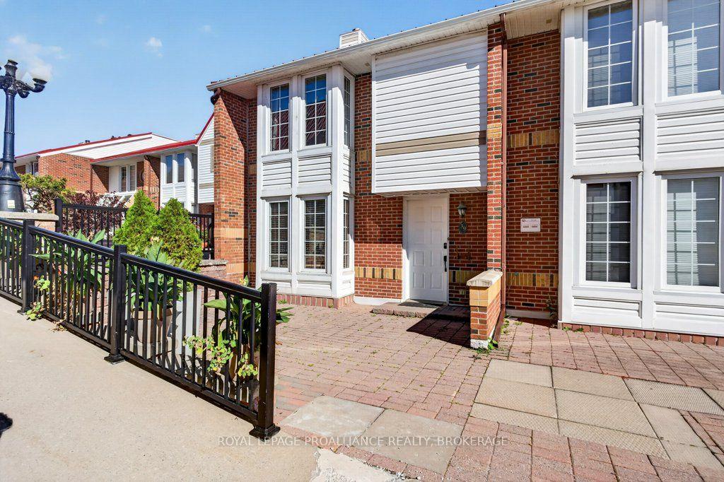 1-place-darmes-kingston-ontario-x13835784