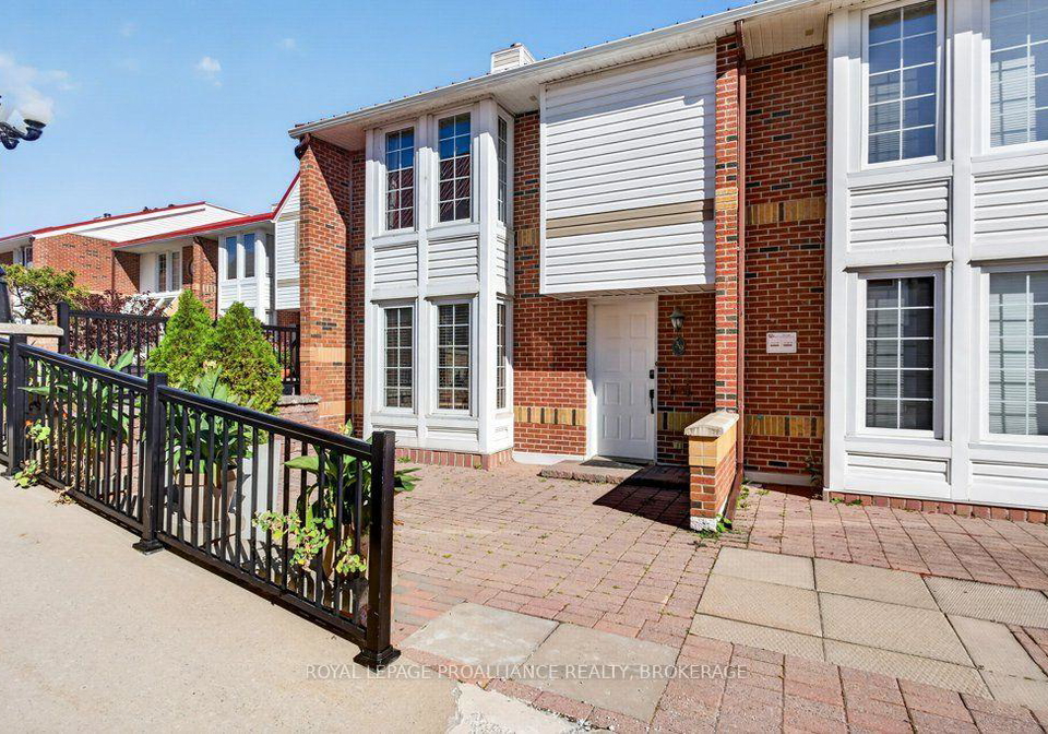 1-place-darmes-kingston-ontario-x13835784