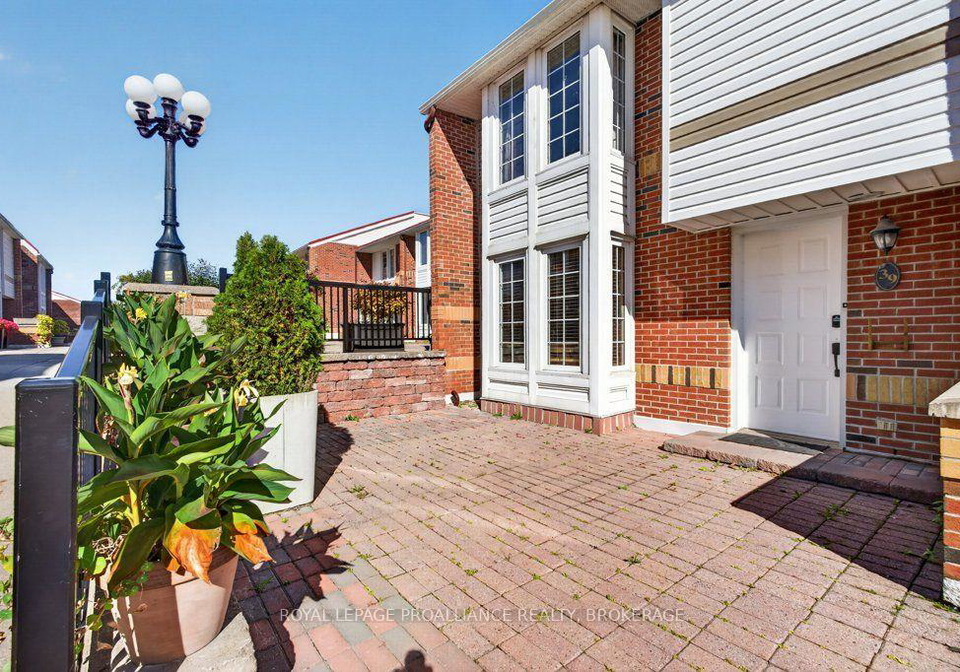 1-place-darmes-kingston-ontario-x13835784