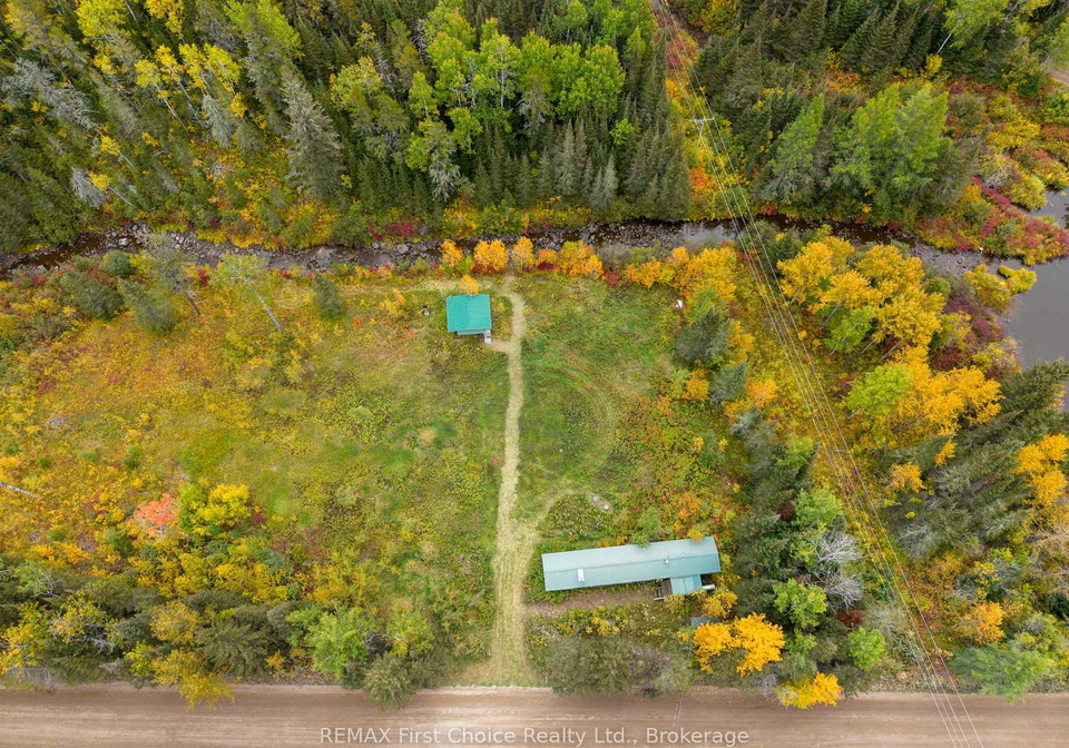470-auto-road-thunder-bay-remote-area-ontario-x13835872