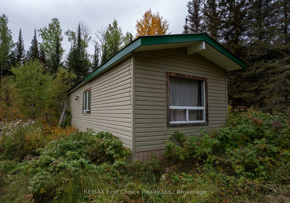 470-auto-road-thunder-bay-remote-area-ontario-x13835872
