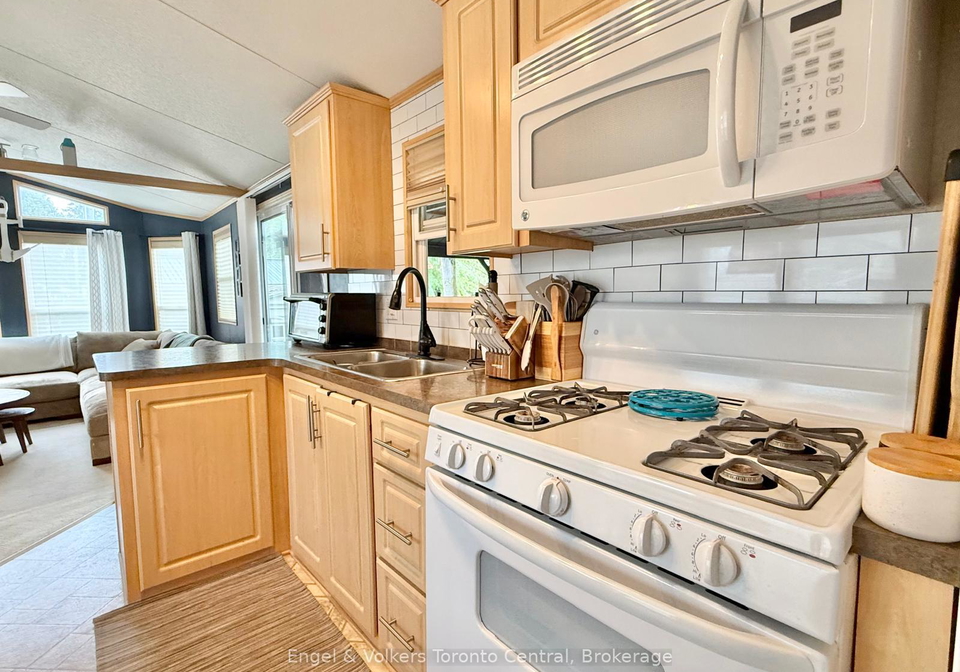 7489-sideroad-5-e-wellington-north-ontario-x13836956