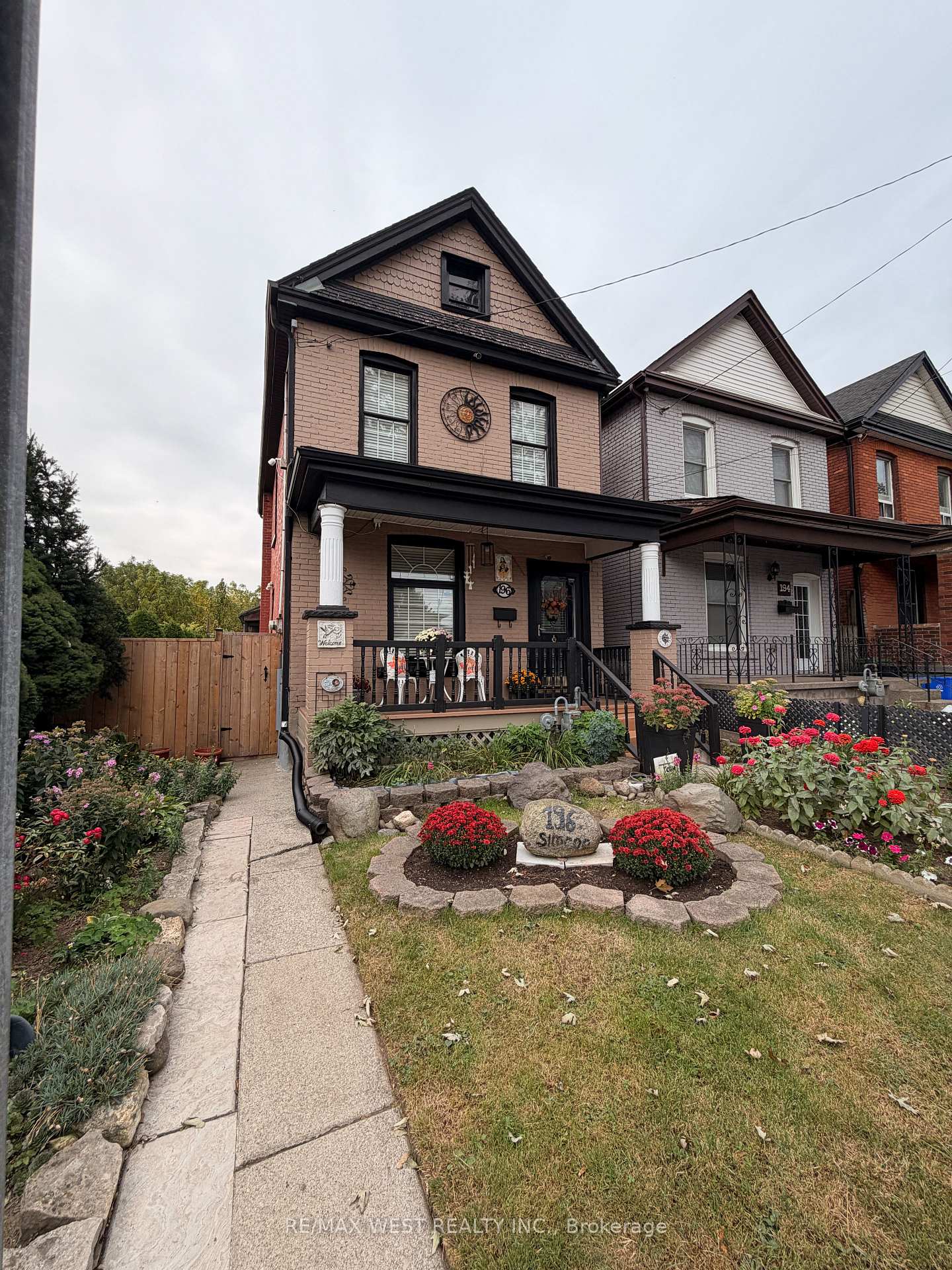 196-simcoe-street-e-hamilton-ontario-x13839526