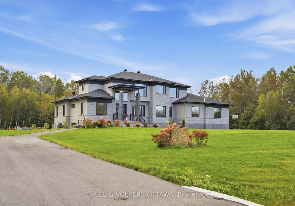 1057-green-jacket-crescent-ottawa-ontario-x13840300