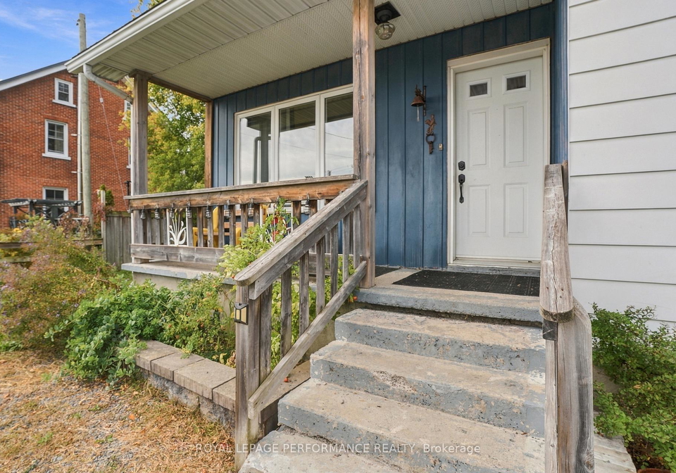 4126-34-highway-champlain-ontario-x13842630