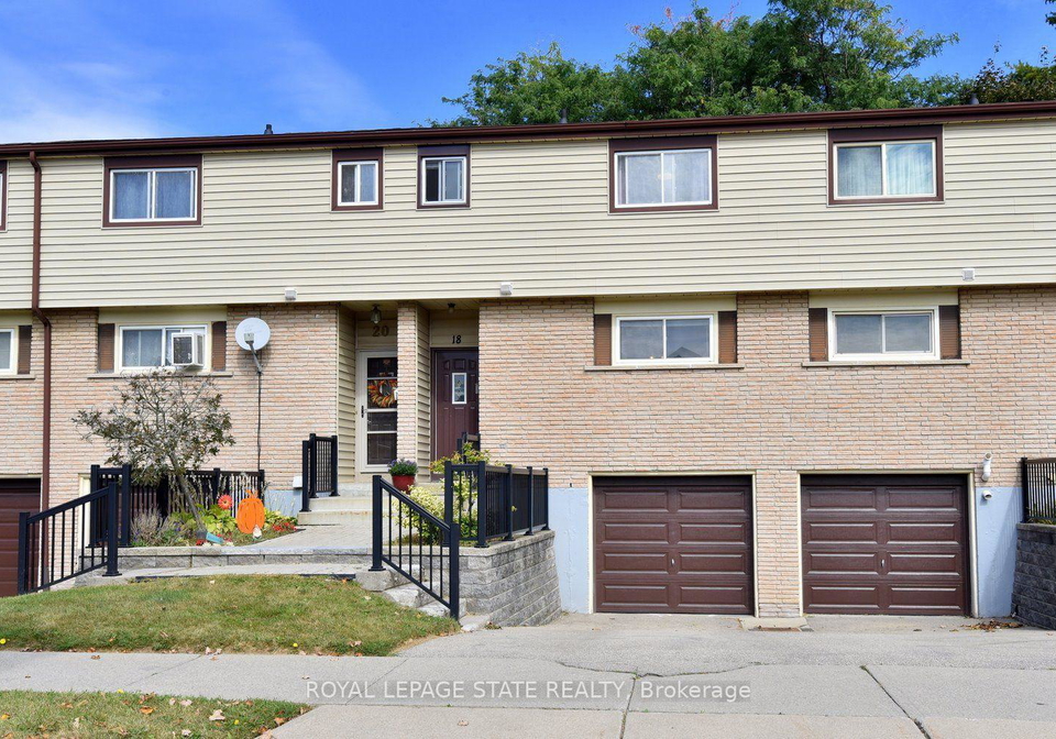 18-claudette-gate-hamilton-ontario-x13843036