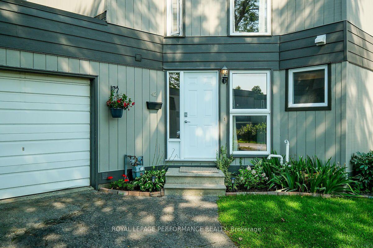 42-compata-way-ottawa-ontario-x13844458