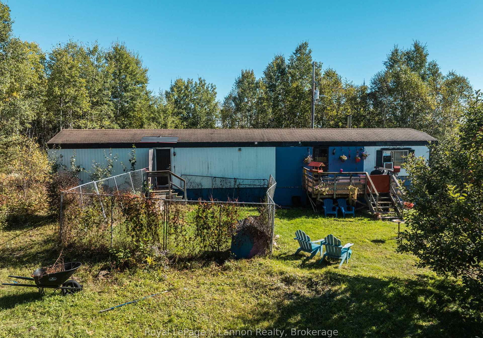 3316-auto-road-e-thunder-bay-remote-area-ontario-x13845290