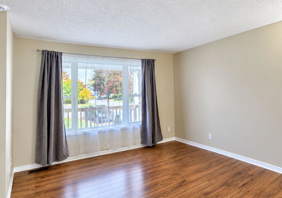 8-carman-court-south-dundas-ontario-x13845656