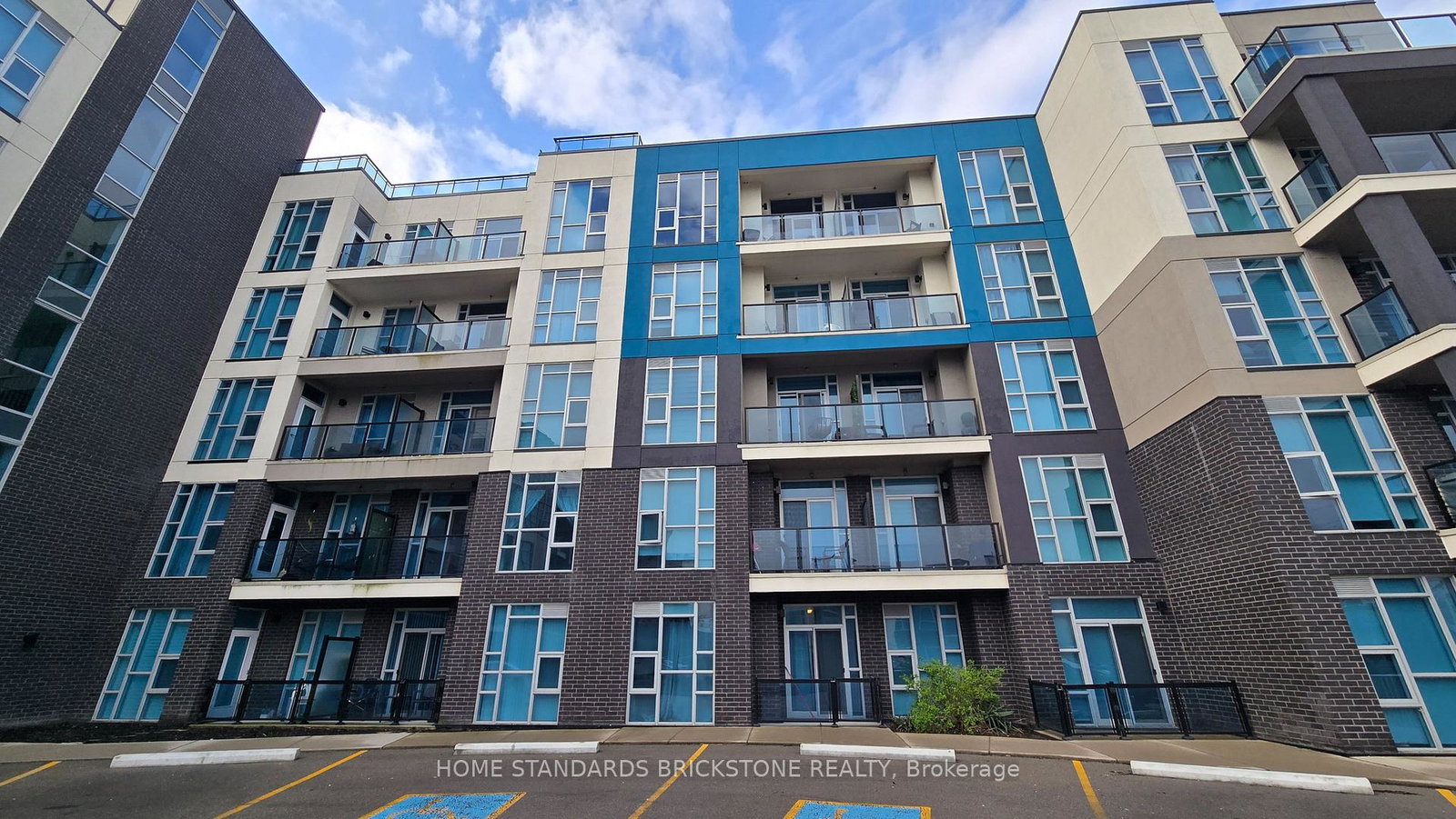 10-concord-place-grimsby-ontario-x13846314
