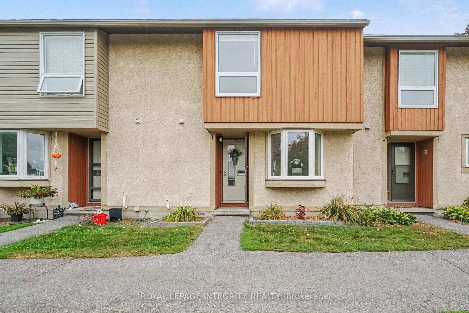 33-woodfield-drive-ottawa-ontario-x13848346