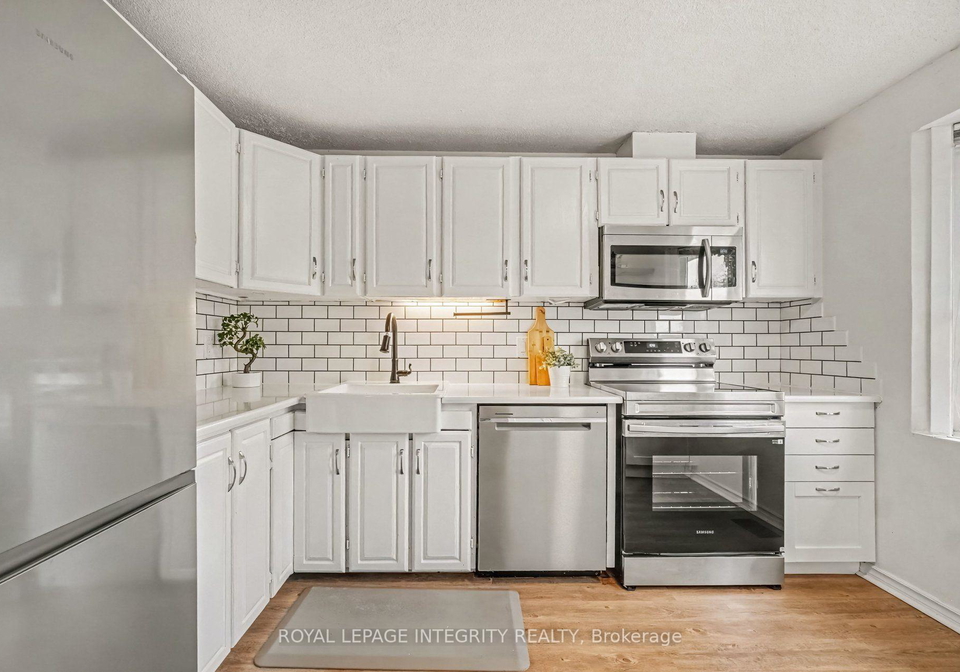33-woodfield-drive-ottawa-ontario-x13848346