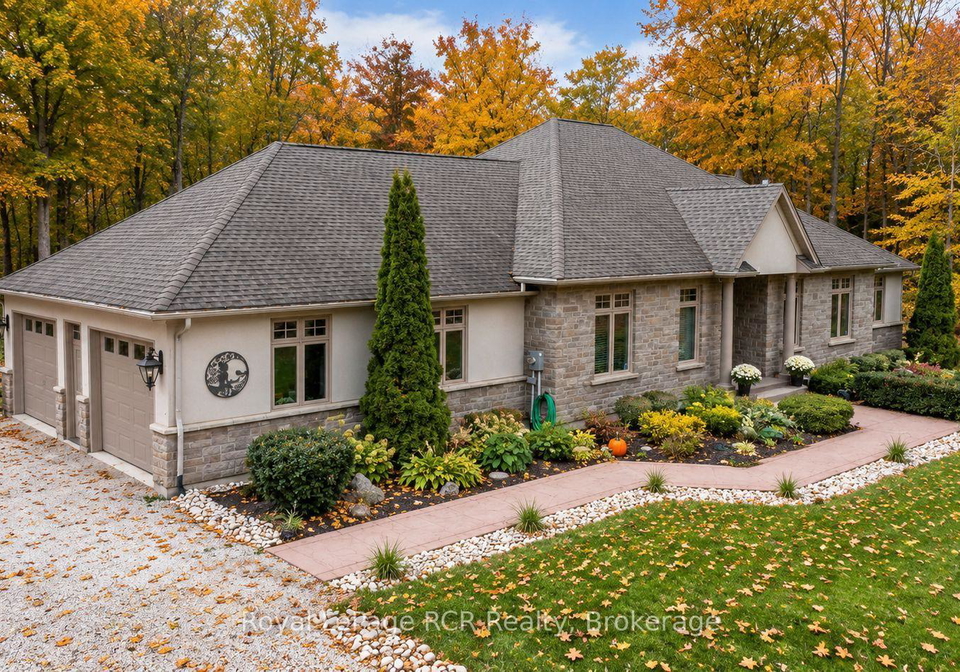 414498-baseline-road-west-grey-ontario-x13848392