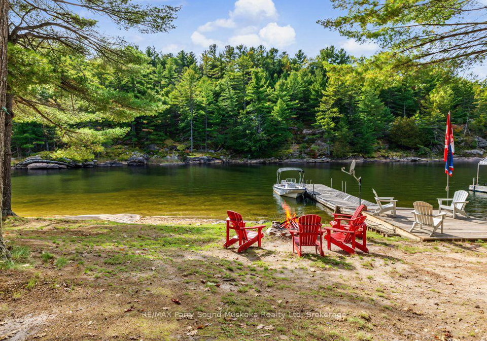 96-wa-zone-lane-carling-ontario-x13849148
