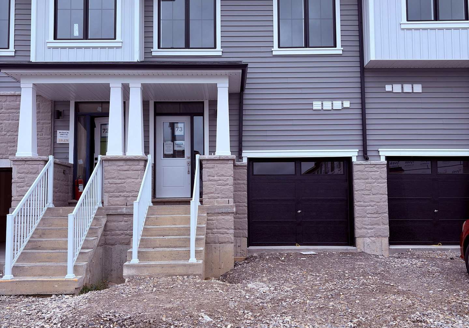 8-elite-crescent-haldimand-ontario-x13850618