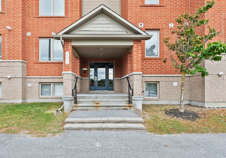 565-stonefield-private-ottawa-ontario-x13851136